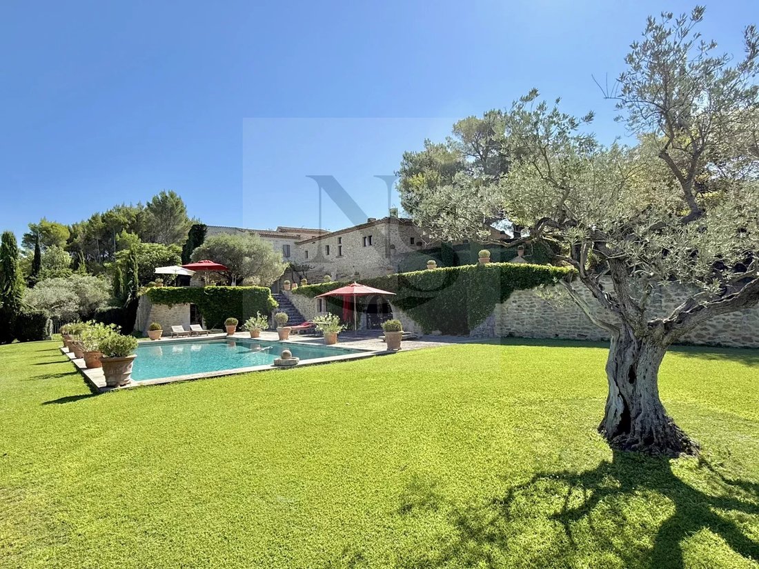 Estate in Lourmarin, Provence-Alpes-Côte d'Azur, France 1 - 15133278