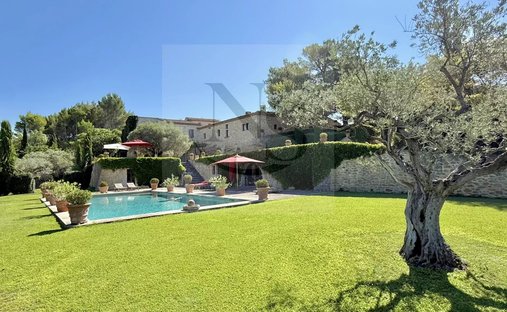 Estate in Lourmarin, Provence-Alpes-Côte d'Azur, France 1