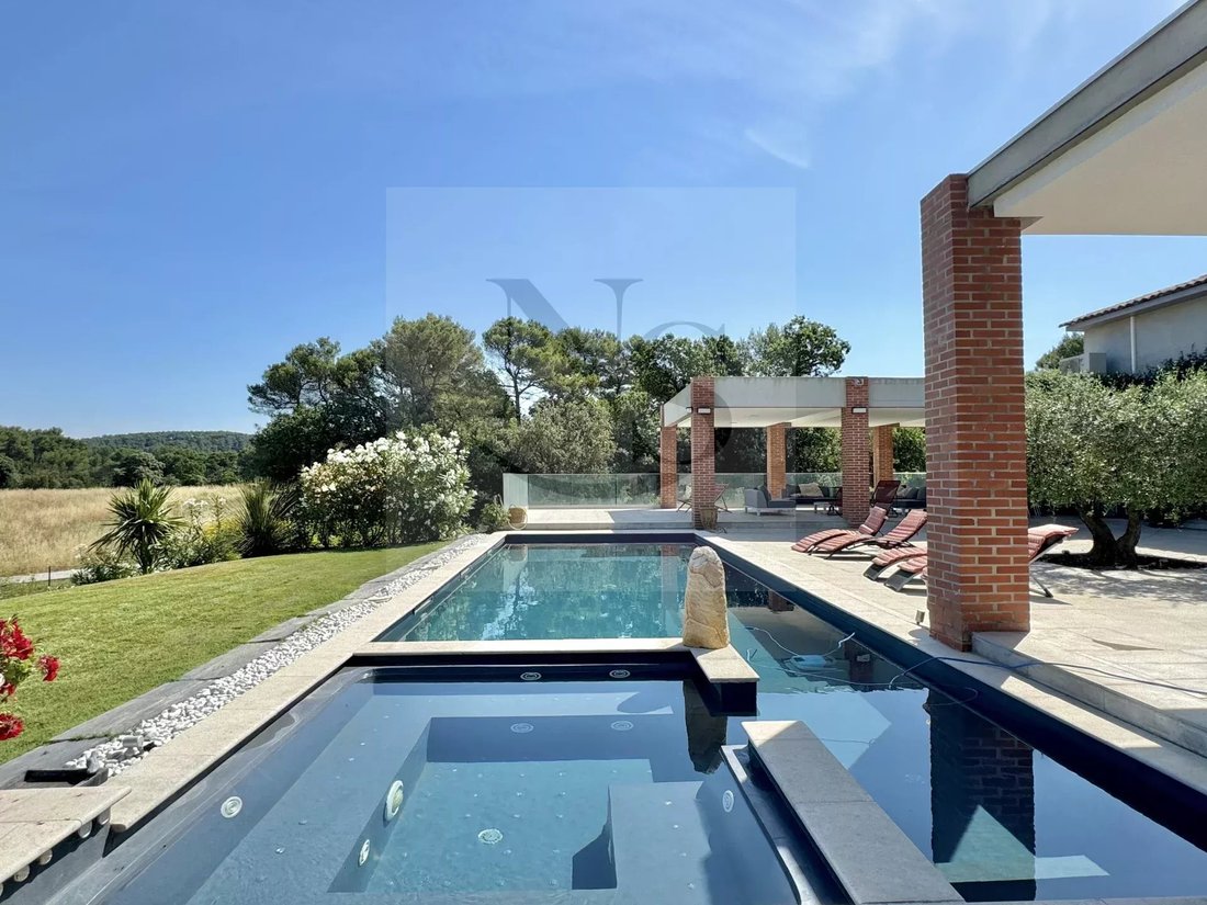 Villa in Bouc-Bel-Air, Provence-Alpes-Côte d'Azur, Frankreich 2 - 14430817