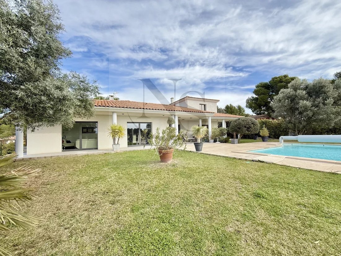 Villa in Ventabren, Provence-Alpes-Côte d'Azur, France 2 - 15275837