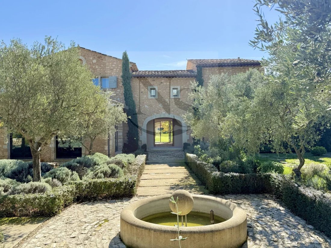 Estate in Bonnieux, Provence-Alpes-Côte d'Azur, France 2 - 16392273