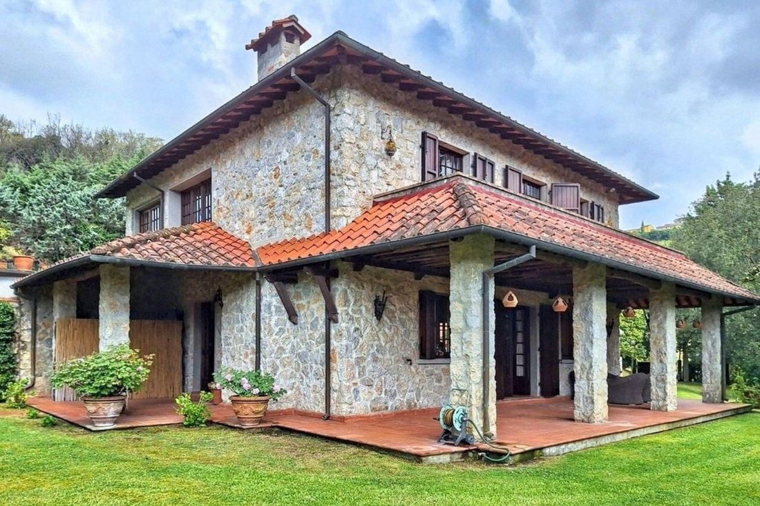 Villa in Camaiore, Tuscany, Italy 2 - 16572312