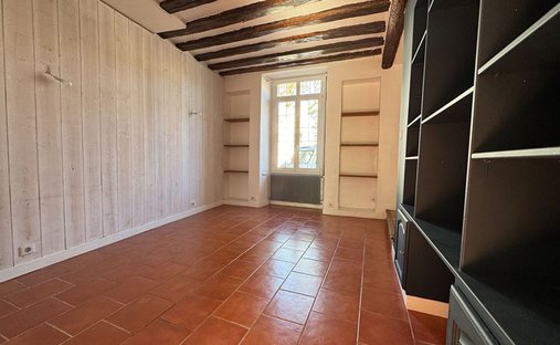 House 6 Room(s) 4 Bedroom(s) 210 M²