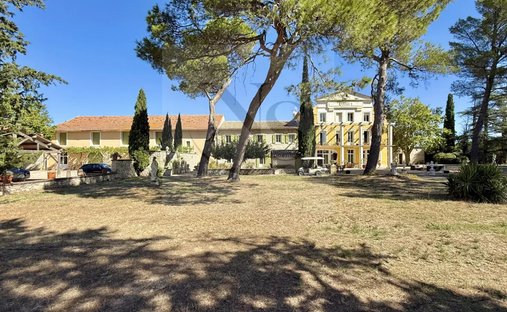 Farm Ranch in Grand Sud- Aix la Duranne, Aix-en-Provence, France 1