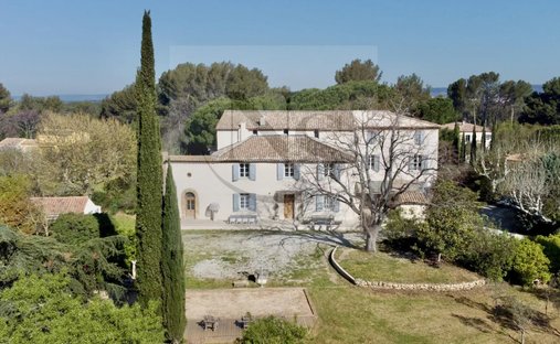 Domaine à Grand Sud- Aix la Duranne, Aix-en-Provence, France 1