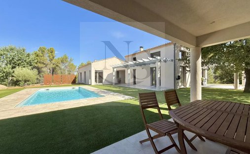 Villa in Trets, Provence-Alpes-Côte d'Azur, France 1