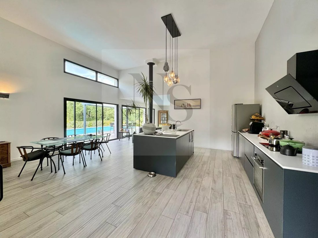 Villa in Aix-en-Provence, Provence-Alpes-Côte d'Azur, France 2 - 14280477