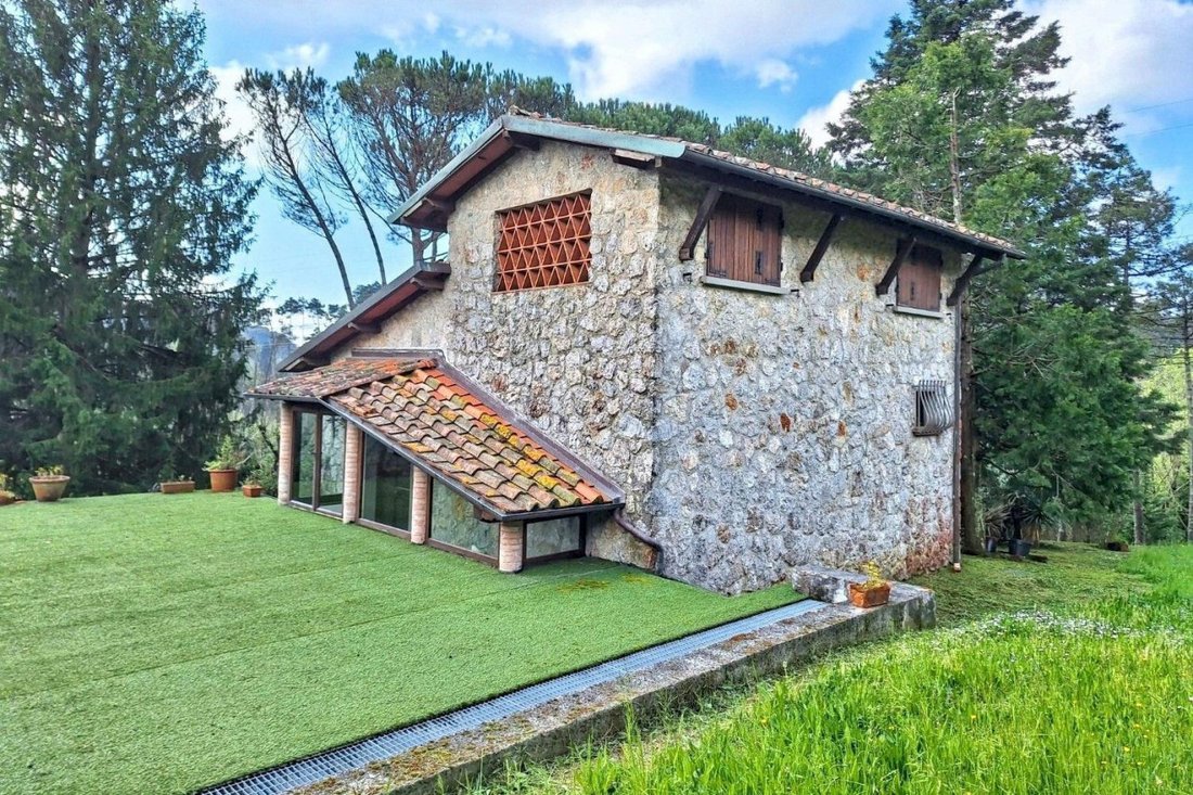 Villa in Camaiore, Tuscany, Italy 4 - 16572312