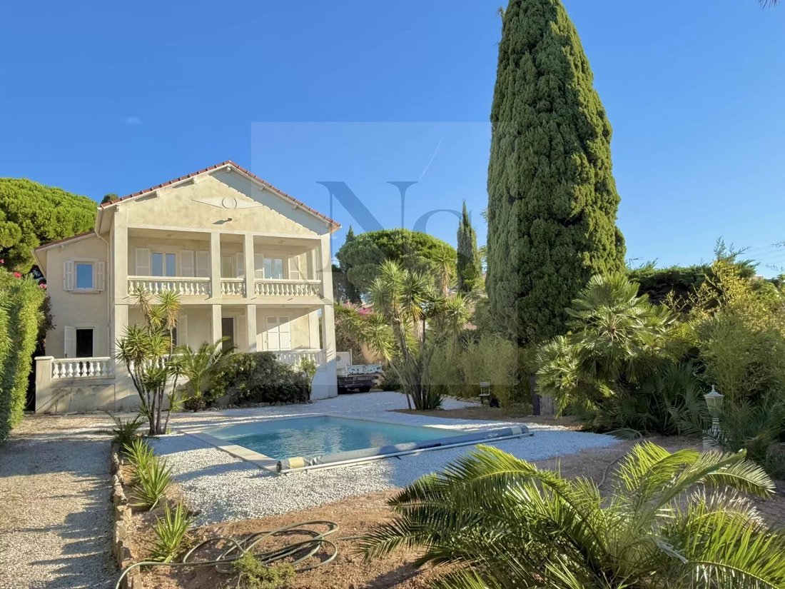 Villa in Beaucours-La Gorguette-La Morvenede, Sanary-sur-Mer, France 2 - 15864573