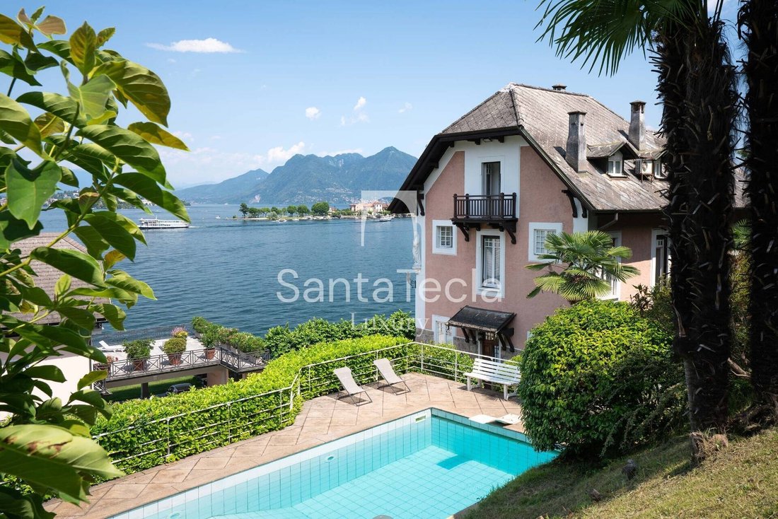 Villa Sur Le Lac Majeur Dans Baveno, Piémont, Italie à Vendre (16568883)