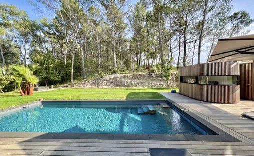Villa in Beaurecueil, Provence-Alpes-Côte d'Azur, France 1