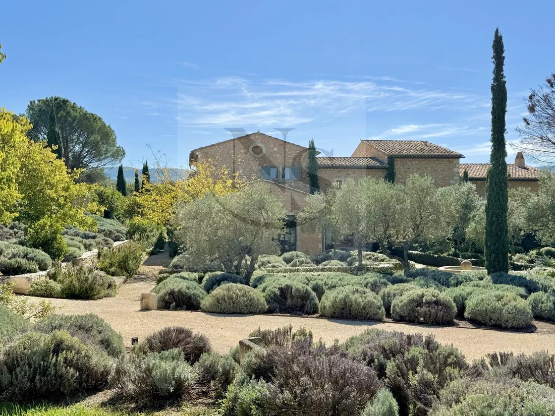 Estate in Bonnieux, Provence-Alpes-Côte d'Azur, France 1 - 16392273