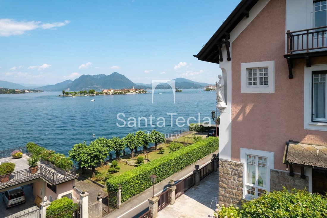 Villa Sur Le Lac Majeur Dans Baveno, Piémont, Italie à Vendre (16568883)
