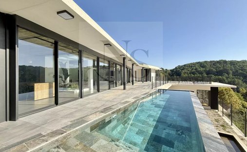 Villa in Est-Repentance-Les Trois Bons Dieux, Aix-en-Provence, France 1