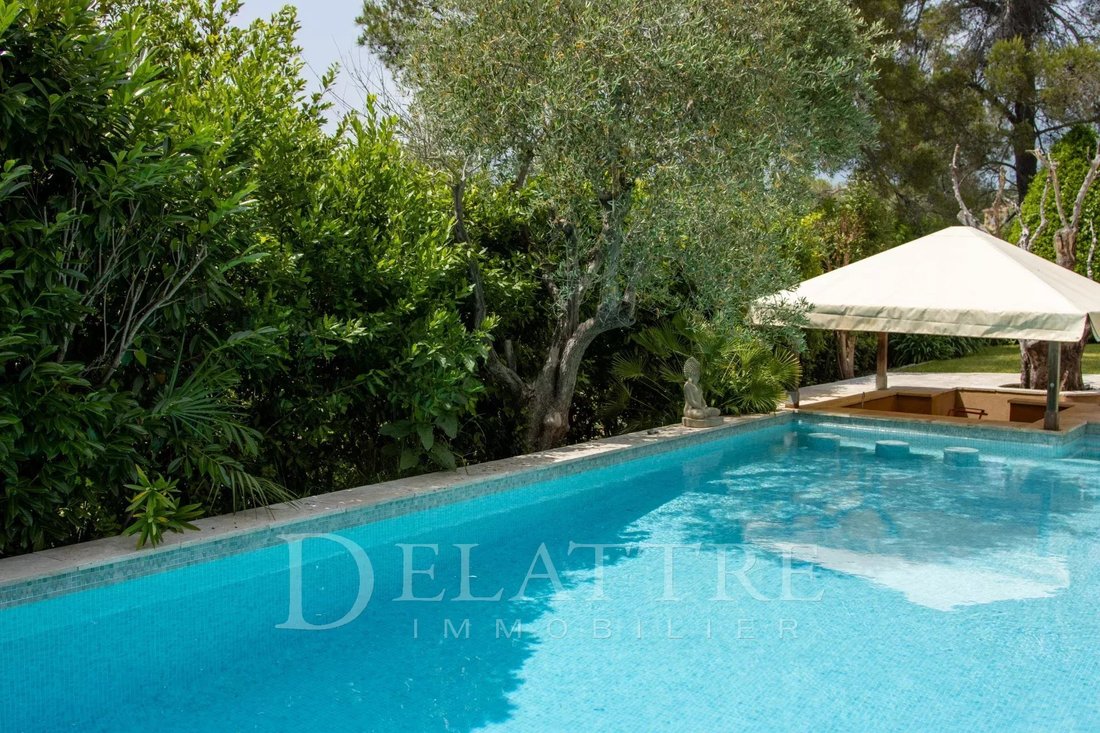 Villa in Sud, Roquefort-les-Pins, France 1 - 16102304