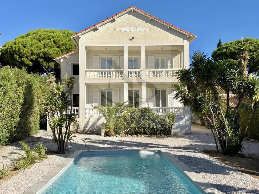 Villa in Beaucours-La Gorguette-La Morvenede, Sanary-sur-Mer, France 1 - 15864573