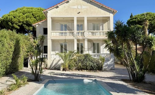 Villa in Beaucours-La Gorguette-La Morvenede, Sanary-sur-Mer, France 1