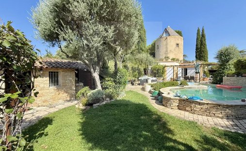 Townhouse in Est-Repentance-Les Trois Bons Dieux, Aix-en-Provence, France 1