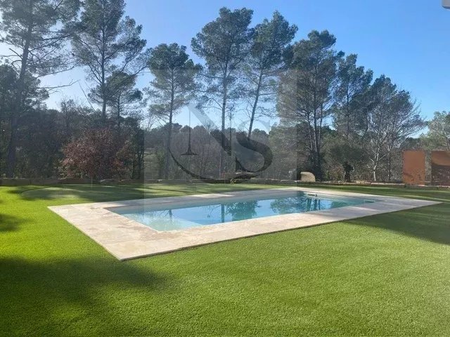 Villa in Trets, Provence-Alpes-Côte d'Azur, France 2 - 15940959