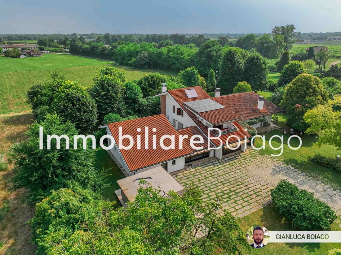 Villa in Villorba, Veneto, Italy 1 - 16569051