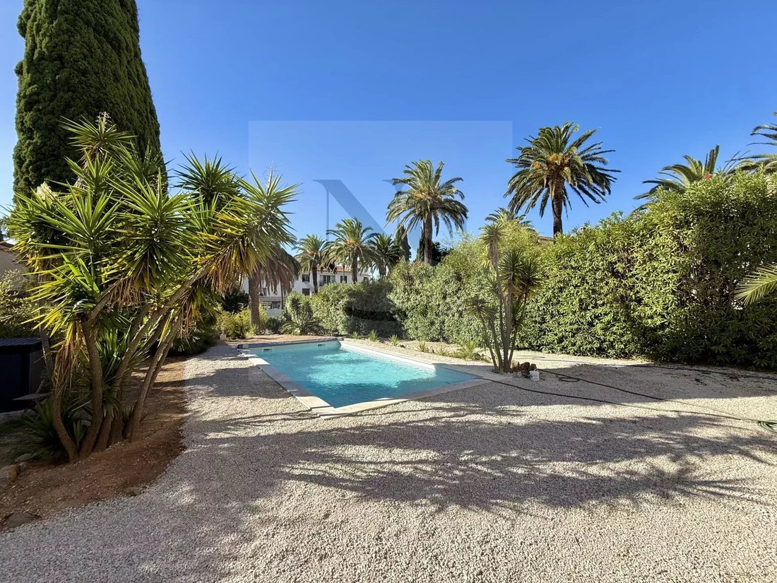 Villa in Beaucours-La Gorguette-La Morvenede, Sanary-sur-Mer, France 3 - 15864573