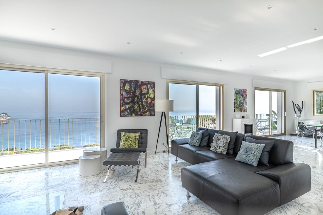 House in Èze, Provence-Alpes-Côte d'Azur, France 3 - 12683541