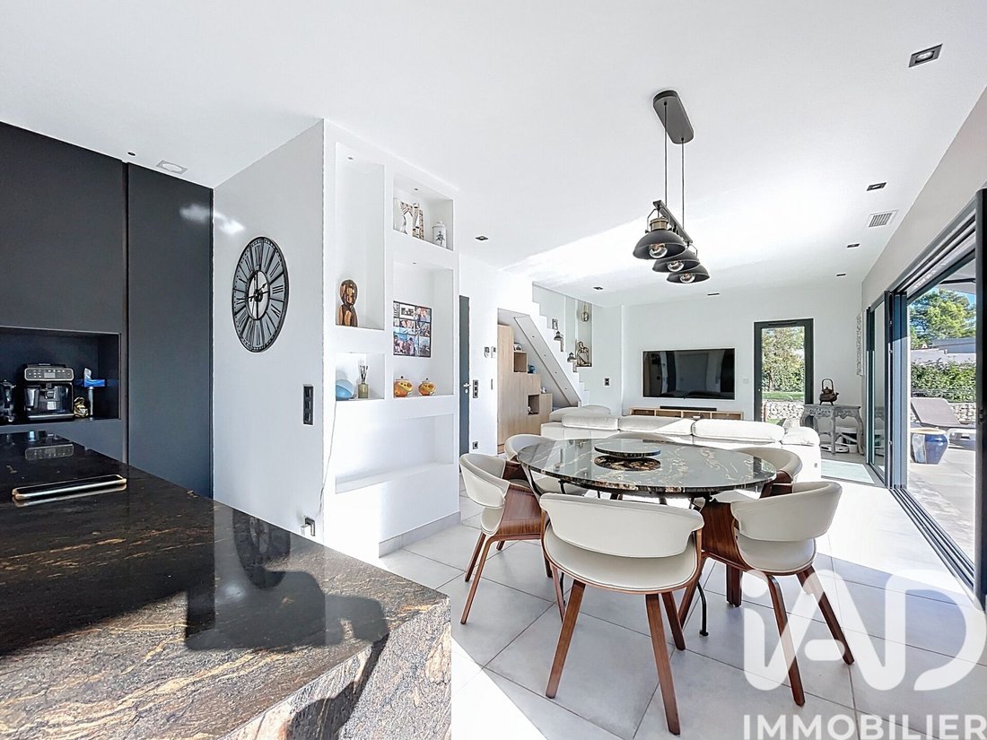 House in Bagnols-en-Forêt, Provence-Alpes-Côte d'Azur, France 5 - 16570553