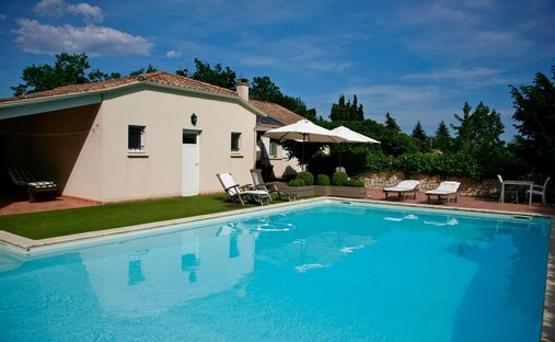 Castle for Sale in Saussignac, Nouvelle-Aquitaine, France