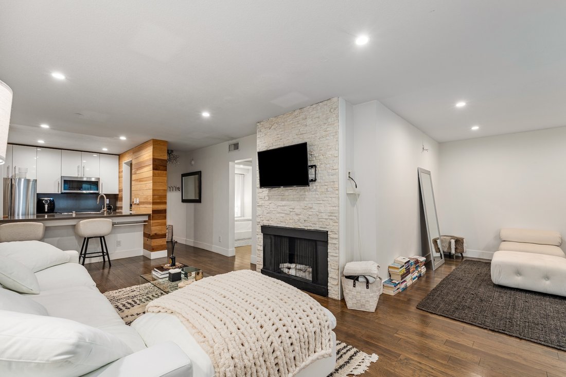 Condo in West Hollywood, California, United States 4 - 16572561