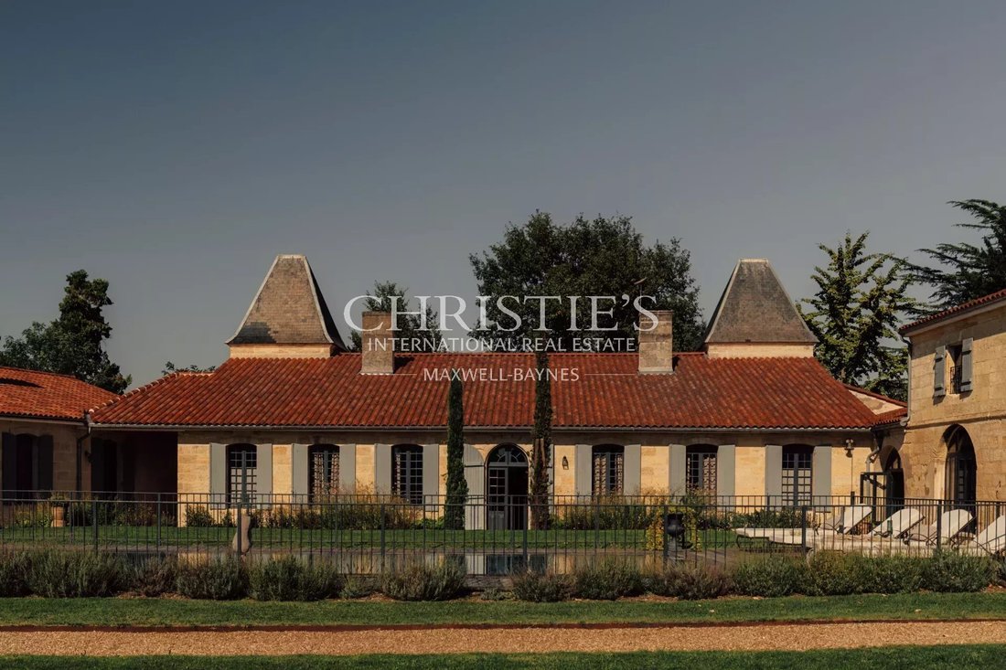 Castle in Grand Parc-Chartrons-Paul Doumer, Bordeaux, France 1 - 16568843