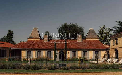 Castle in Grand Parc-Chartrons-Paul Doumer, Bordeaux, France 1