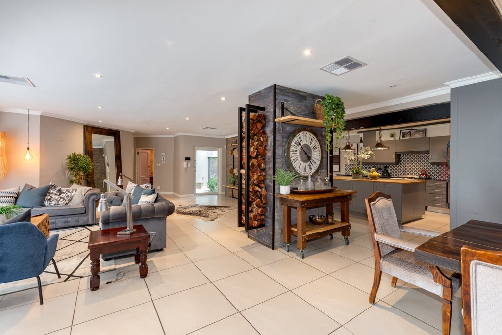 House in Benmore Gardens, Gauteng, South Africa 5 - 16572313