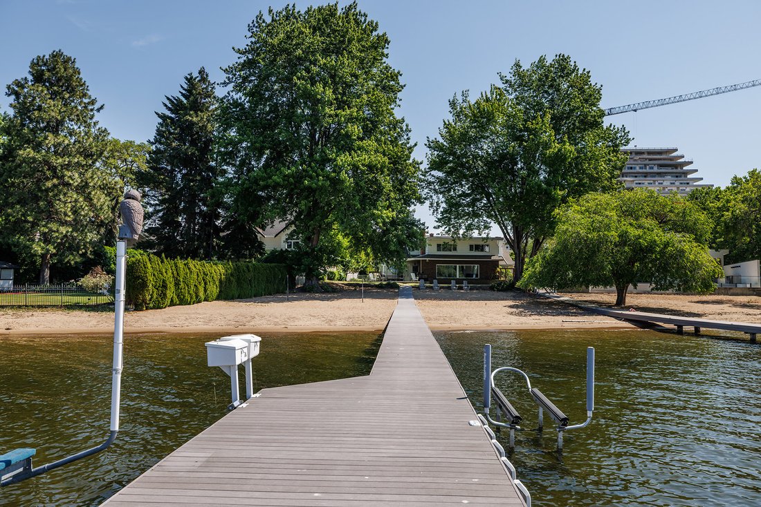 House in Kelowna, British Columbia, Canada 2 - 16572064