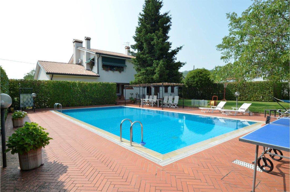 Villa in Volpago del Montello, Veneto, Italy 2 - 16569013
