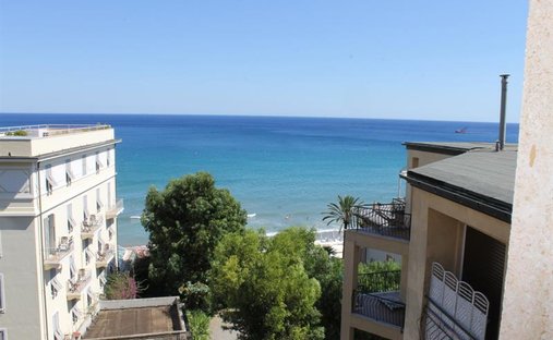 Penthouse in Central Hill, Alassio, Liguria 1