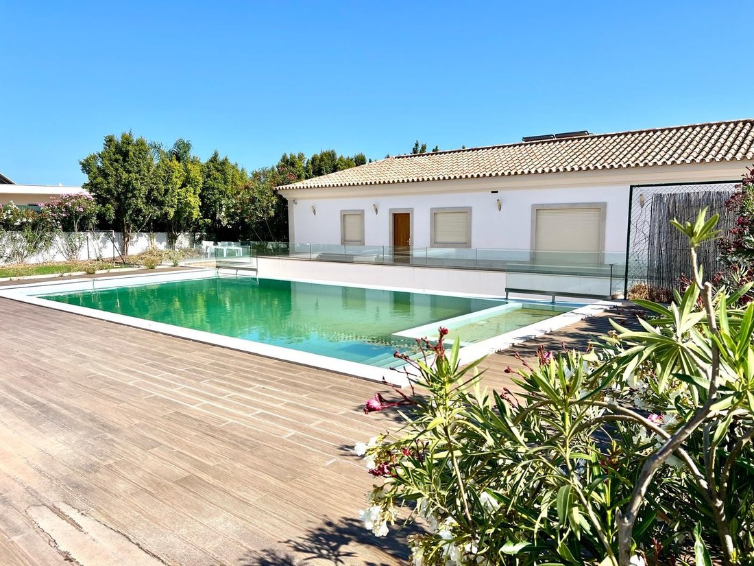 Villa in Quelfes, Algarve, Portugal 1 - 16572978