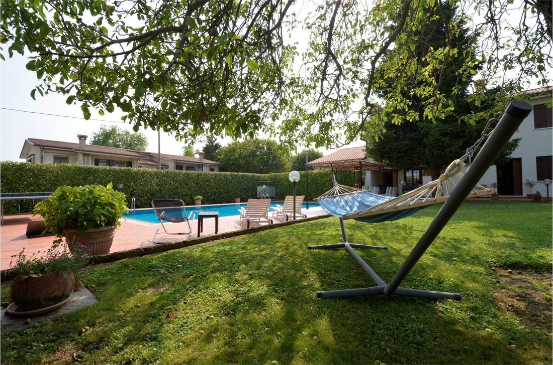 Villa in Volpago del Montello, Veneto, Italy 1 - 16569013