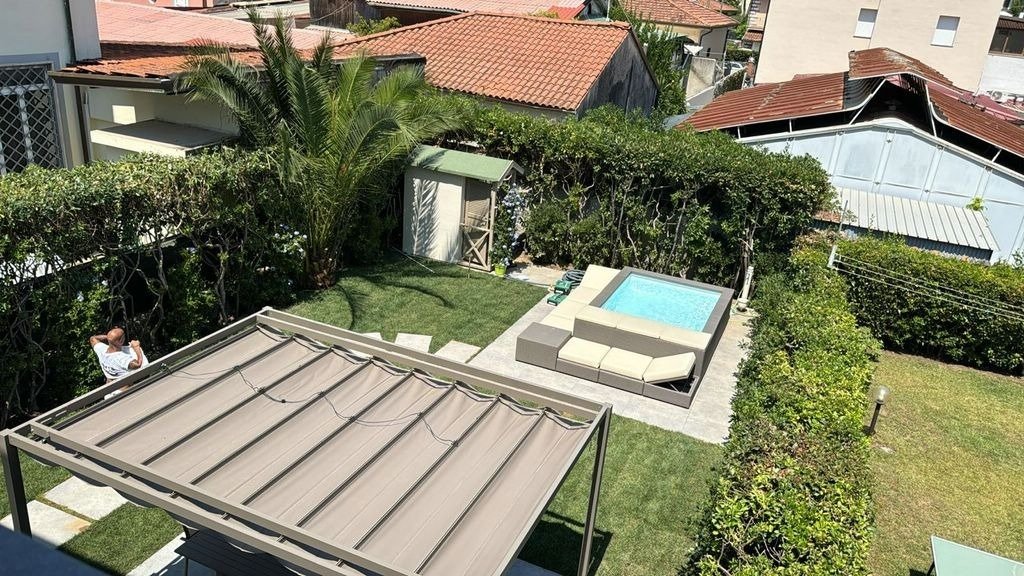 Villa in Pietrasanta, Tuscany, Italy 2 - 16570717