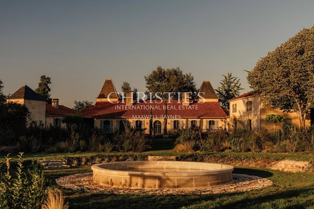 Castle in Grand Parc-Chartrons-Paul Doumer, Bordeaux, France 2 - 16568843