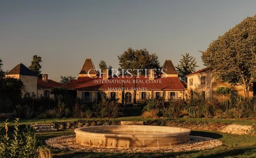 Castle in Bordeaux, Nouvelle-Aquitaine, France 1
