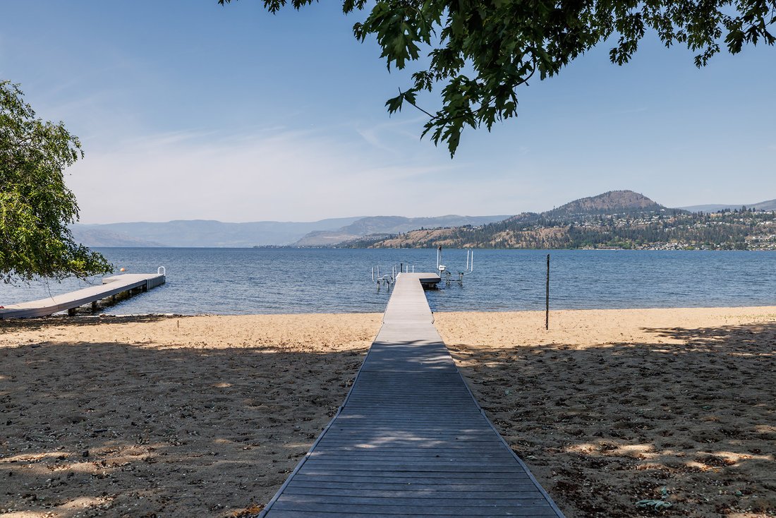 House in Kelowna, British Columbia, Canada 5 - 16572064