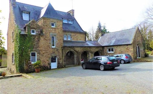 An Incredible Real Estate Asset Overlooking The Ria.