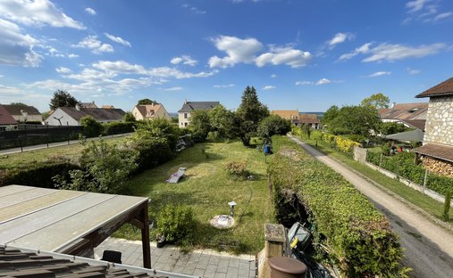 House 6 Room(s) 4 Bedroom(s) 210 M²