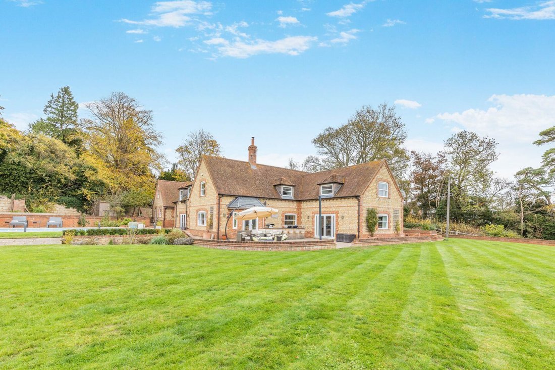 House in Oving, England 2 - 16571132