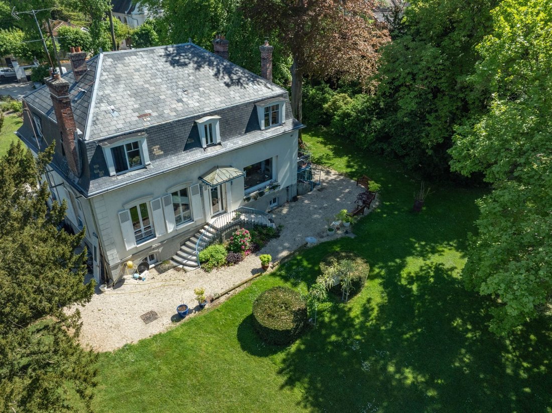 House in Germigny-l'Eveque, Ile-de-France, France 3 - 16572875