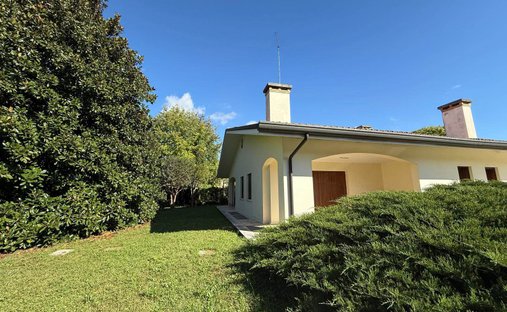 Villa in Montebelluna, Veneto, Italy 1