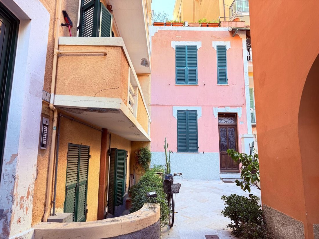 Apartment in Central Hill, Alassio, Liguria 1 - 16568956