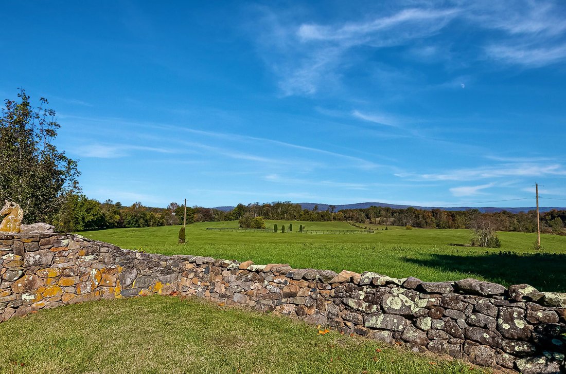 Upperville, Virginia, United States 4 - 16554647