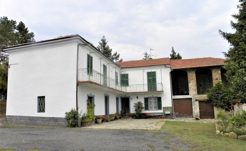 Country House in Denice, Piedmont, Italy 1