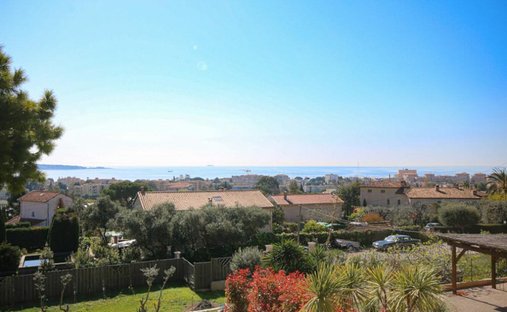Villa in Gabelle-Courcettes-Les Clos, Vallauris, France 1
